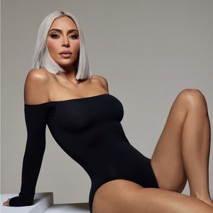 SKIMS LIGHT ESSENTIAL OFF THE SHOULDER BODYSUIT